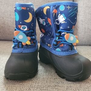 Kids waterproof winter boots. Space themed size 4. Never worn. Made by George.